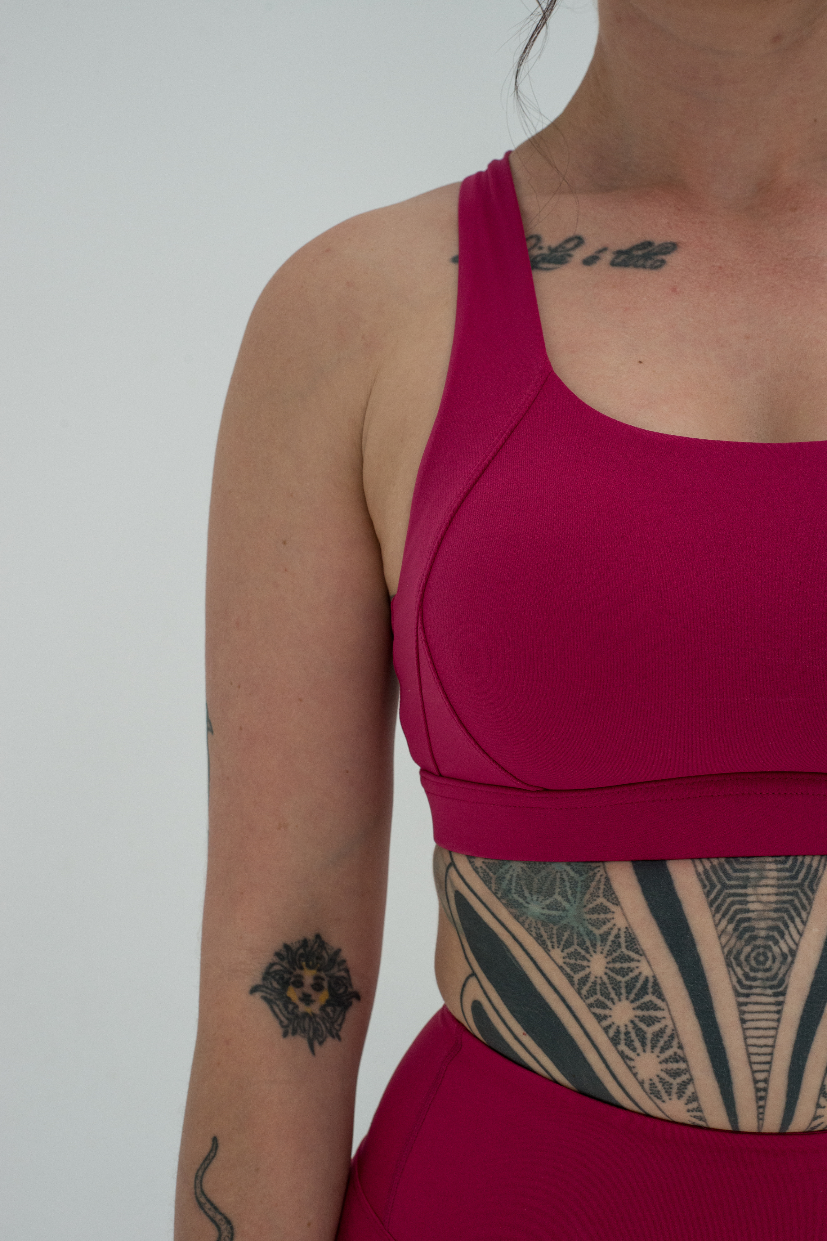 ASCEND CROSSBACK SPORTS BRA - Ruby Pink