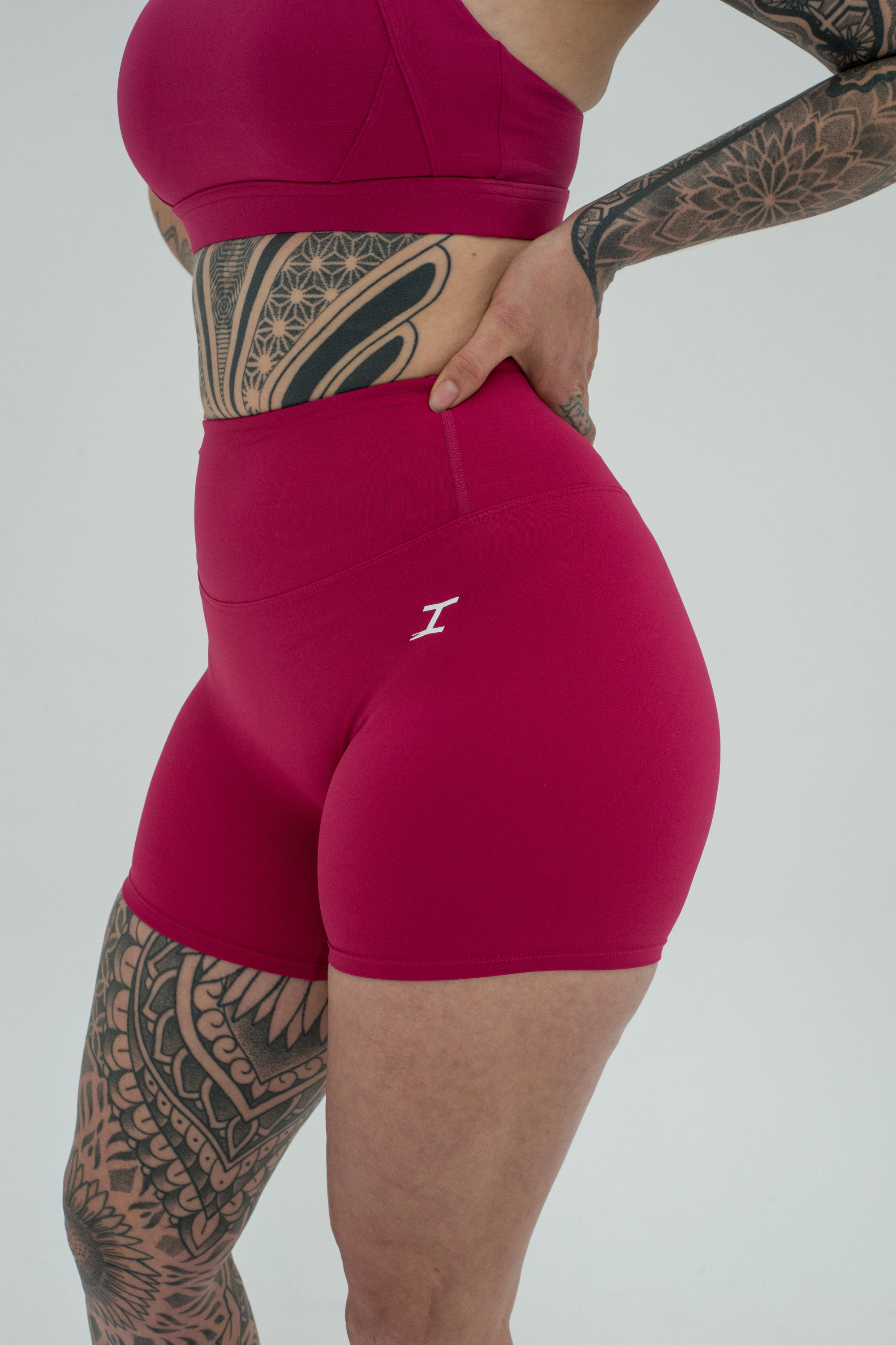 ASCEND INVISIBLE SCRUNCH SHORTS - Ruby Pink
