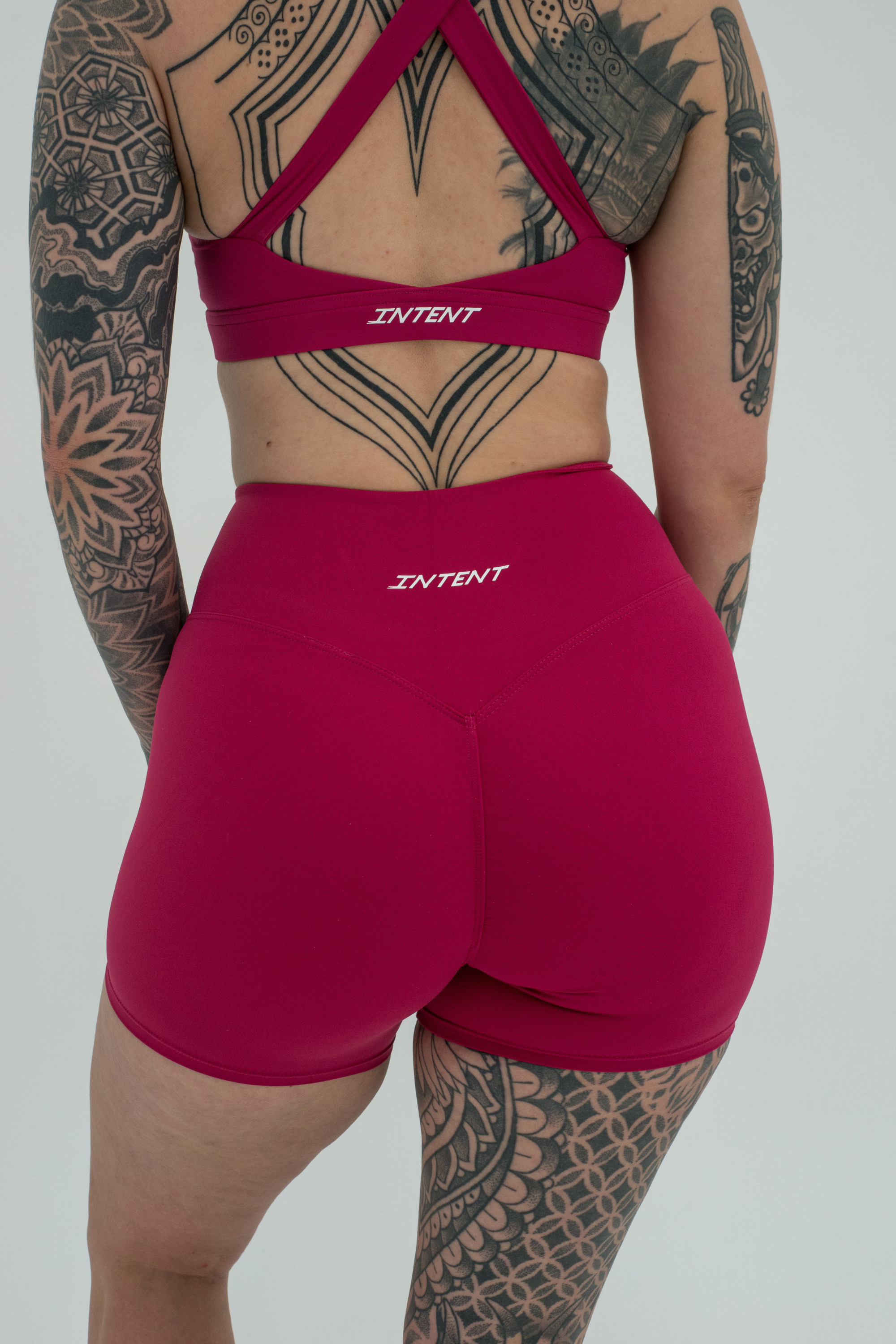 ASCEND INVISIBLE SCRUNCH SHORTS - Ruby Pink