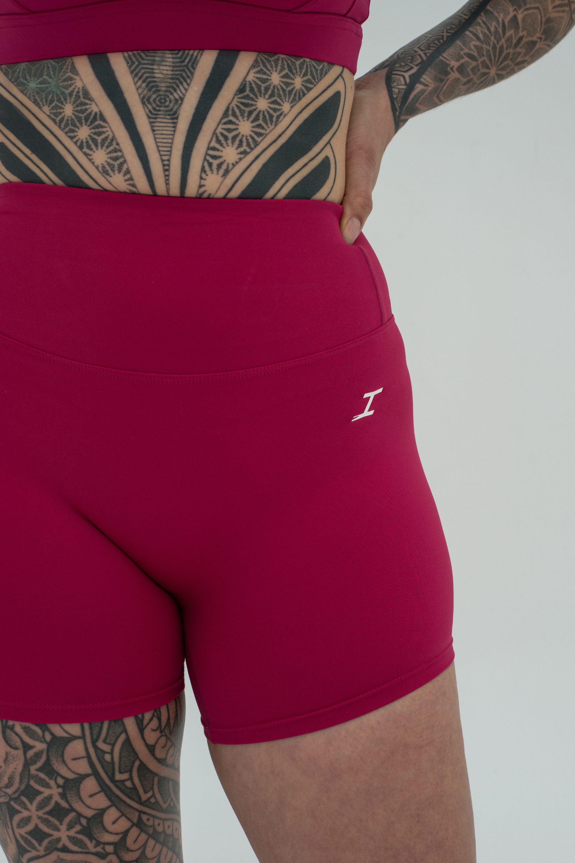 ASCEND INVISIBLE SCRUNCH SHORTS - Ruby Pink