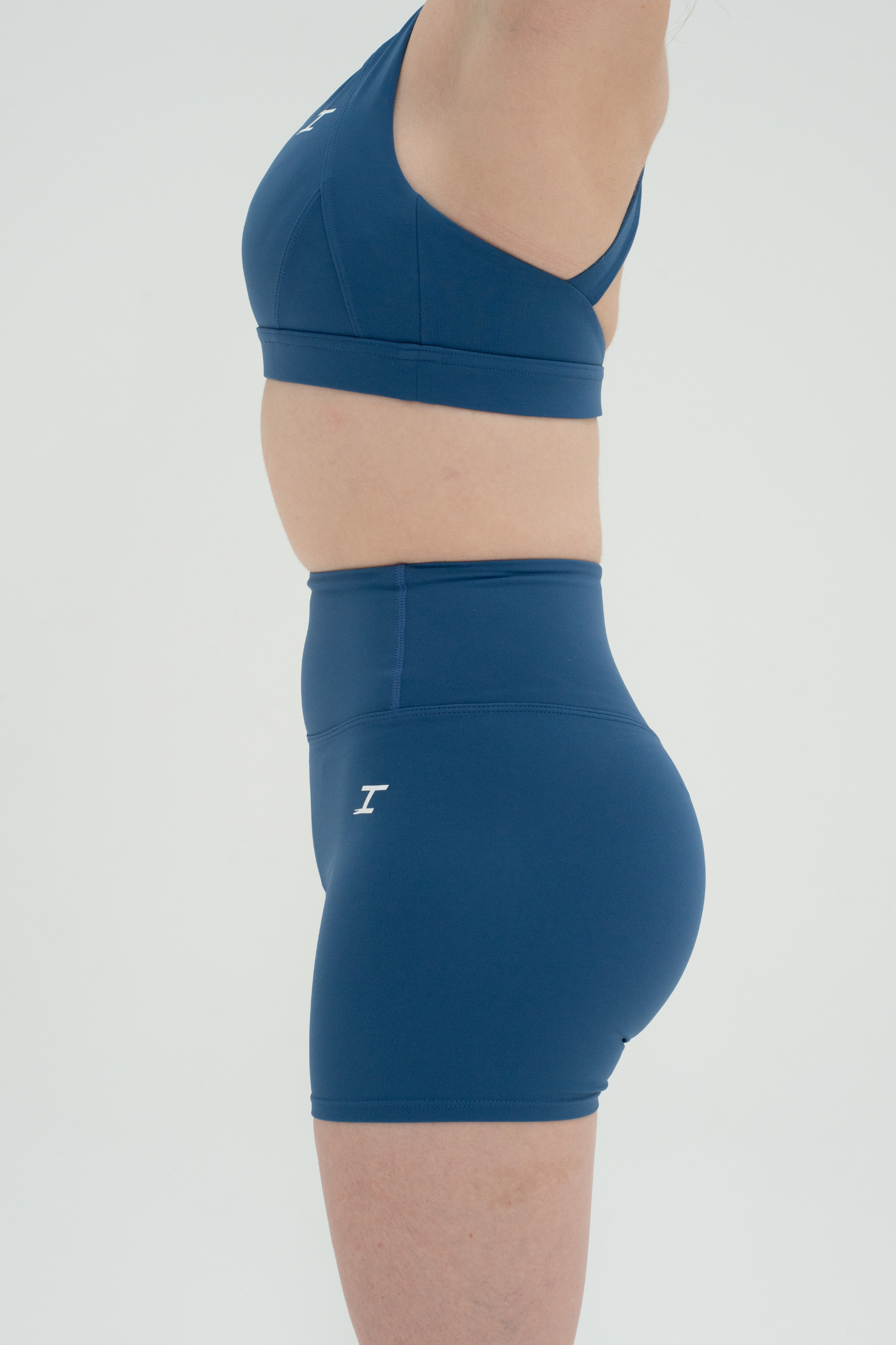 ASCEND INVISIBLE SCRUNCH SHORTS - Steel Blue