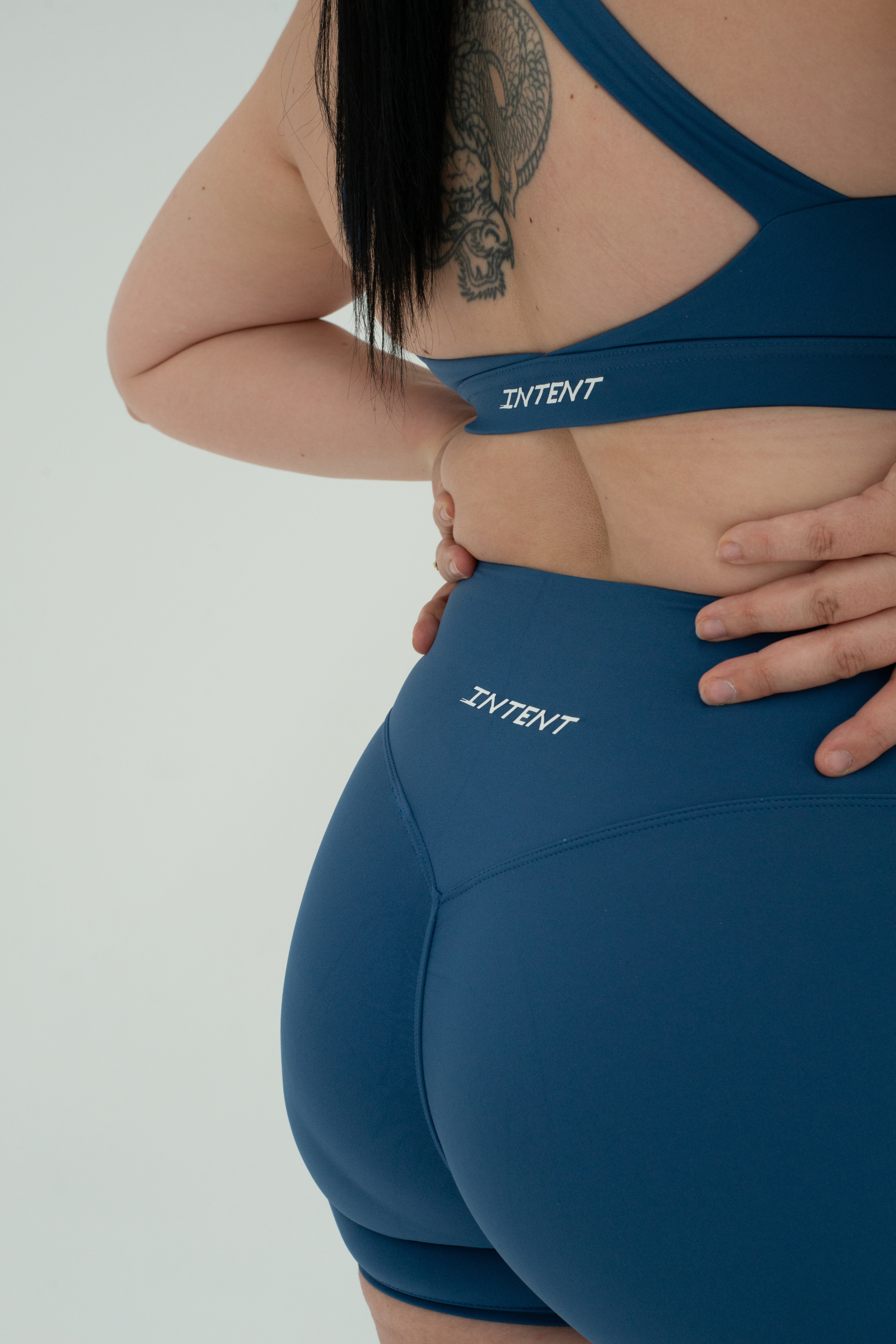 ASCEND INVISIBLE SCRUNCH SHORTS - Steel Blue