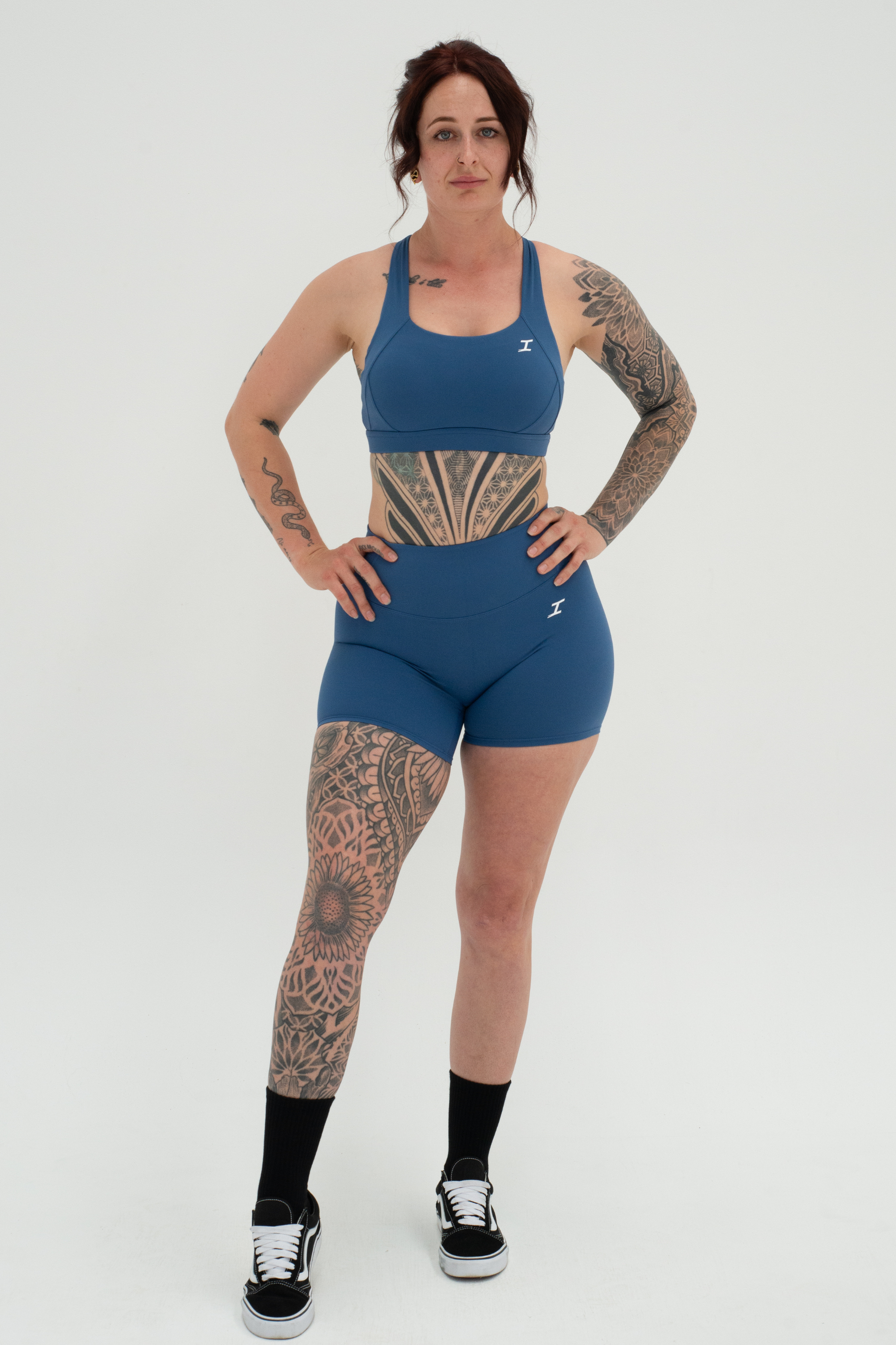 ASCEND INVISIBLE SCRUNCH SHORTS - Steel Blue