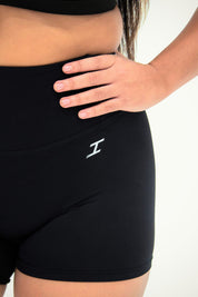 ASCEND INVISIBLE SCRUNCH SHORTS - Carbon