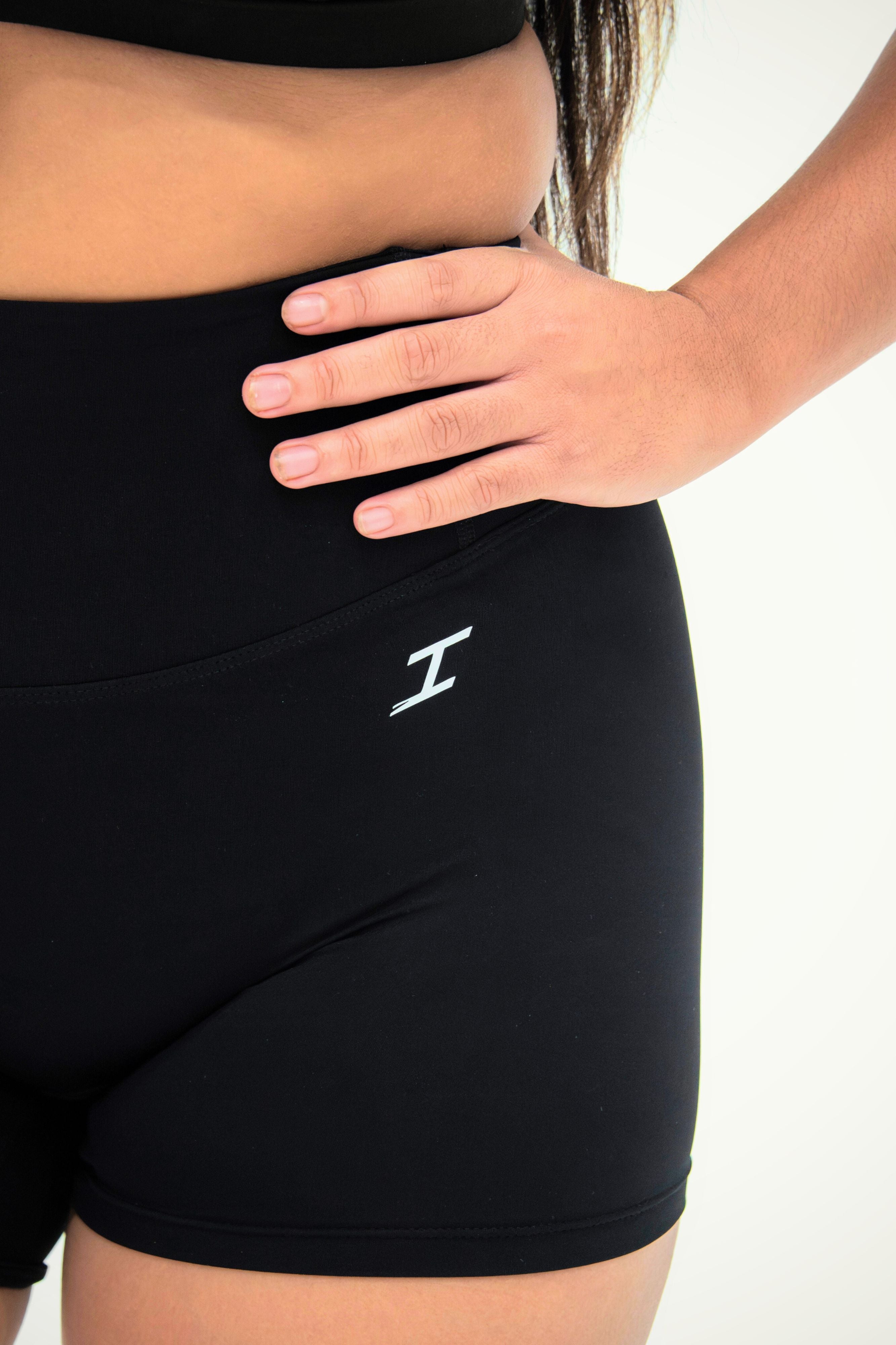 ASCEND INVISIBLE SCRUNCH SHORTS - Carbon