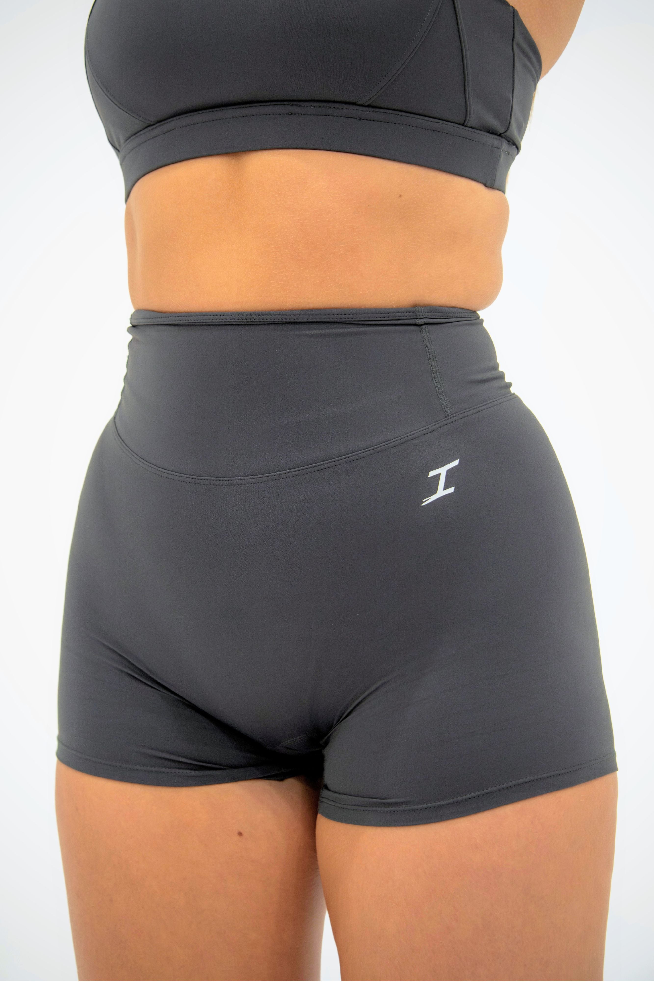 ASCEND INVISIBLE SCRUNCH SHORTS - Iron Grey