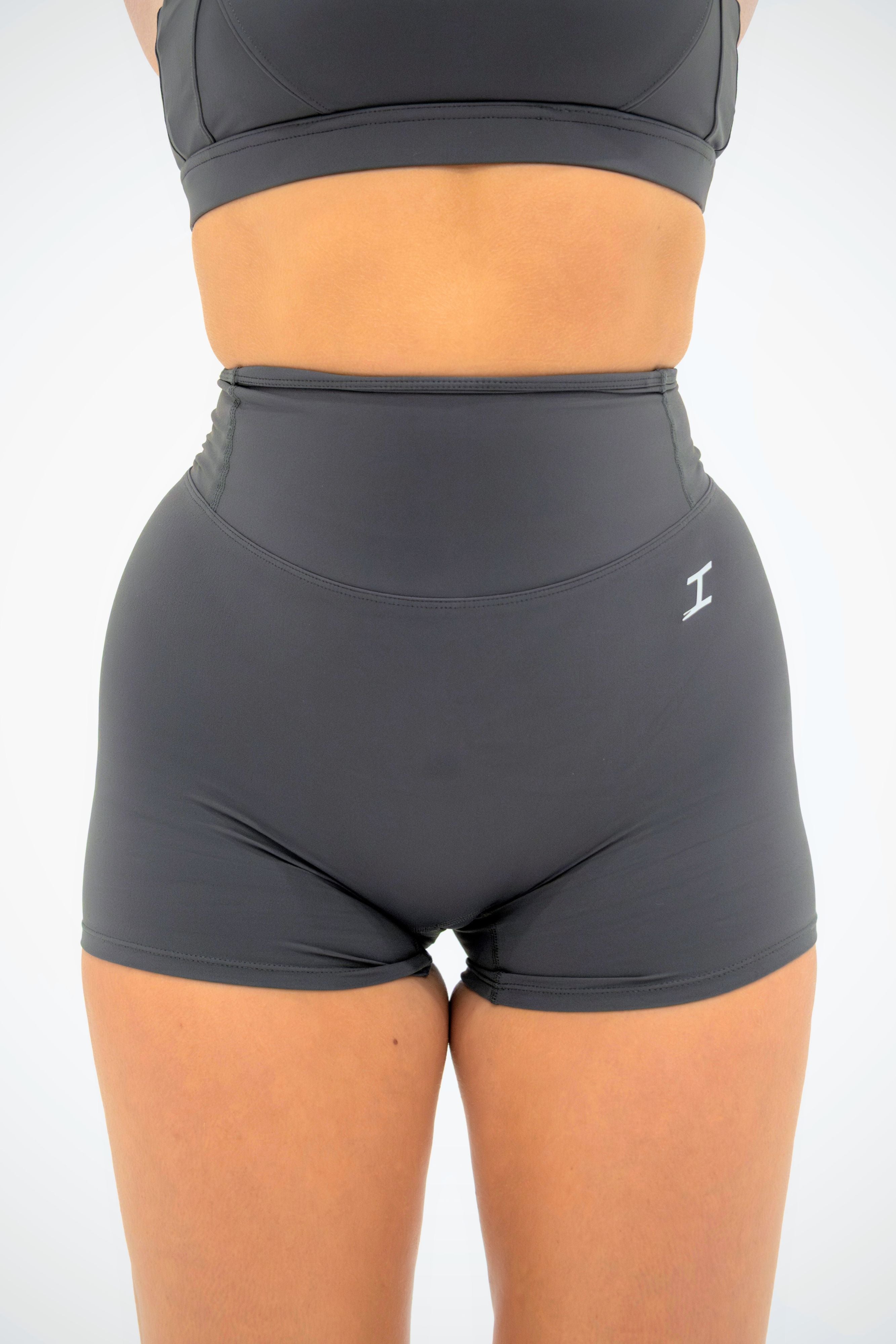 ASCEND INVISIBLE SCRUNCH SHORTS - Iron Grey
