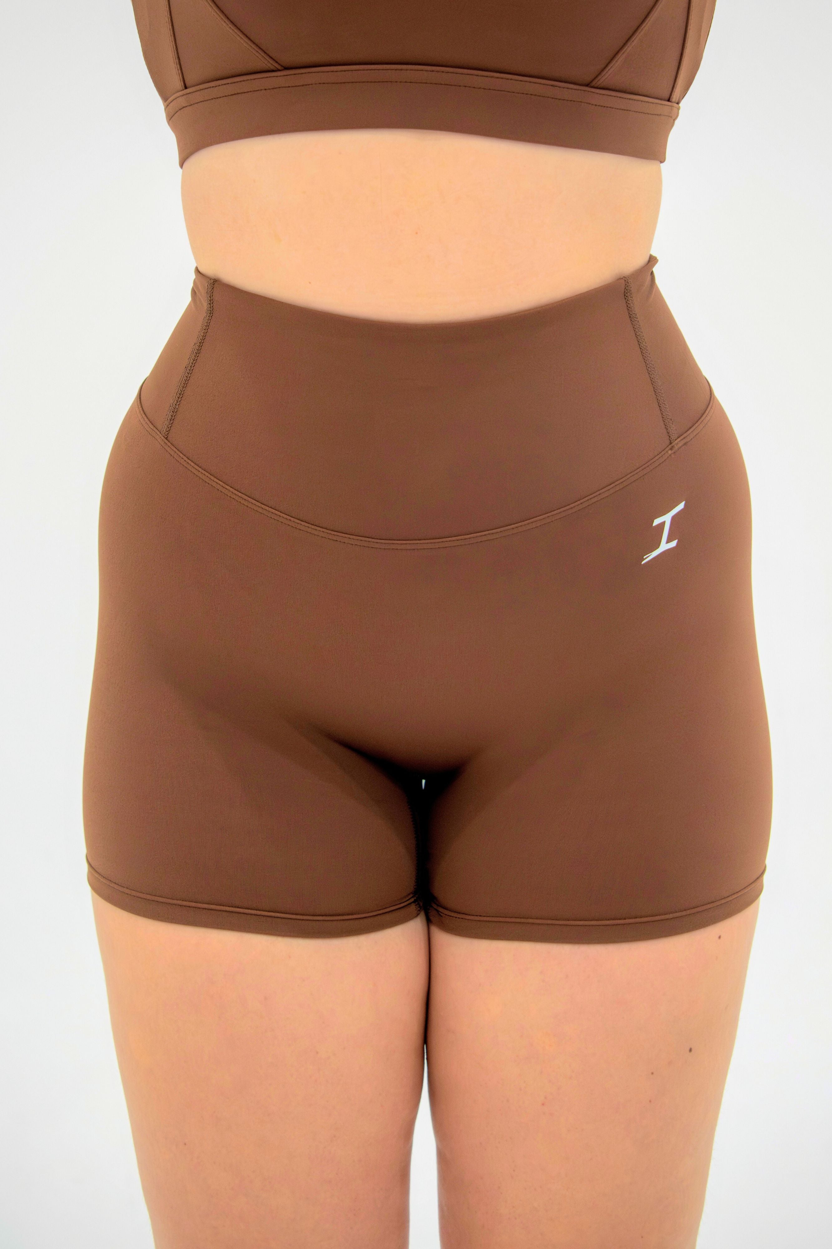 ASCEND INVISIBLE SCRUNCH SHORTS - Tawny Brown