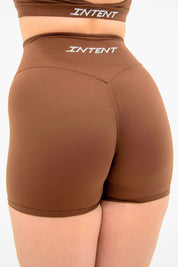 ASCEND INVISIBLE SCRUNCH SHORTS - Tawny Brown
